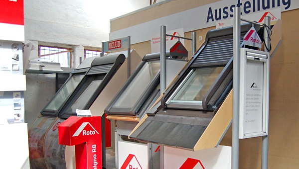 Bild das verschiedene Varianten von Dachfenstern zeigt