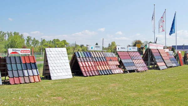 Bild das verschiedene Varianten von Dachziegeln zeigt